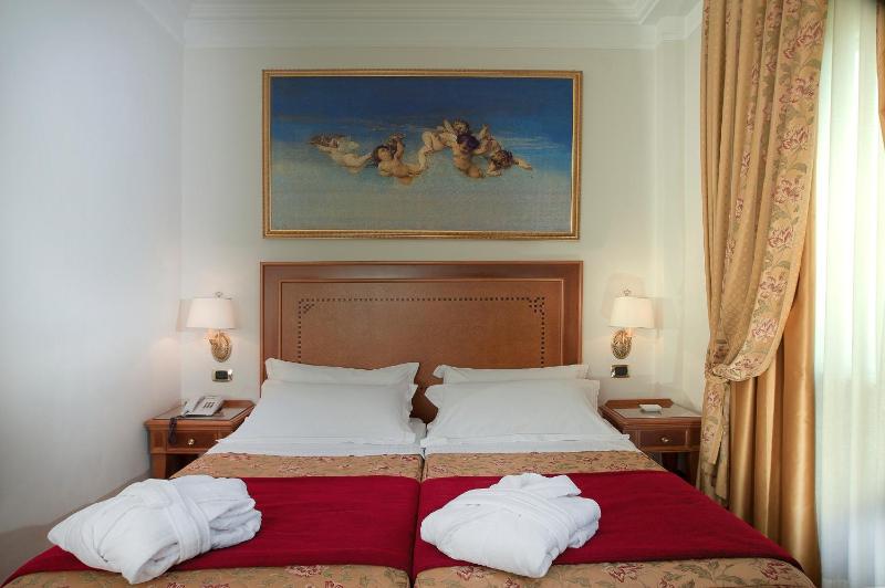 Standard Double or Twin Room image 4