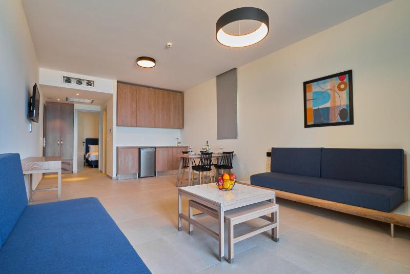 Family Suite with Sea View image 3