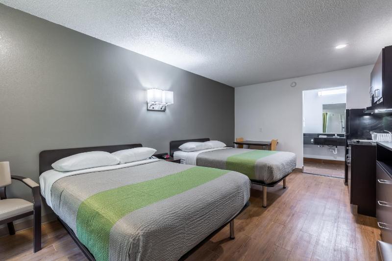 Quadruple Room - Non-Smoking image 3