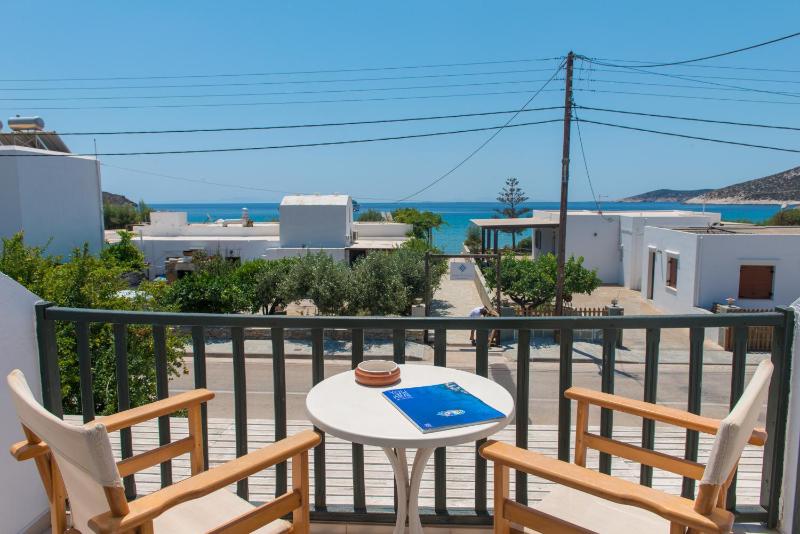 Double Room with Balcony and Sea View image 3