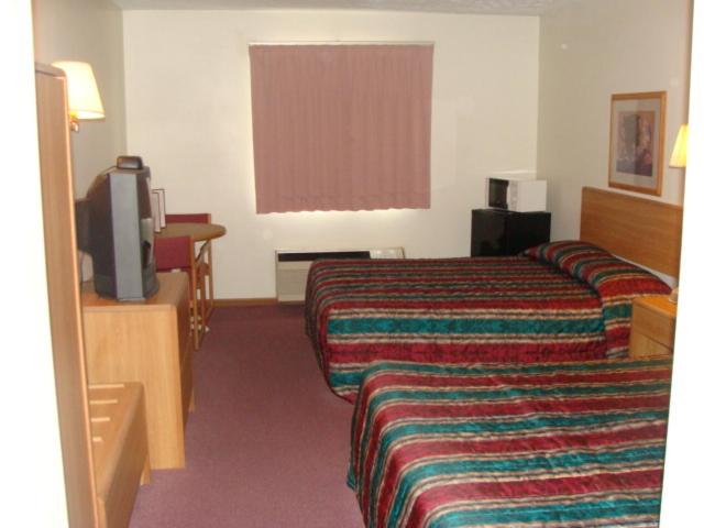 Room with Two Double Beds image 3