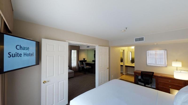 One Bedroom Suite - Full Kitchen image 4