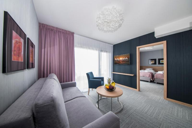 One-Bedroom Suite with Sea View image 1