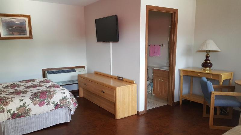 Deluxe Queen Room image 3