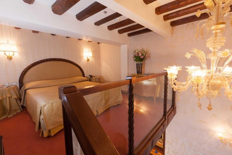 Superior Triple Room image 3