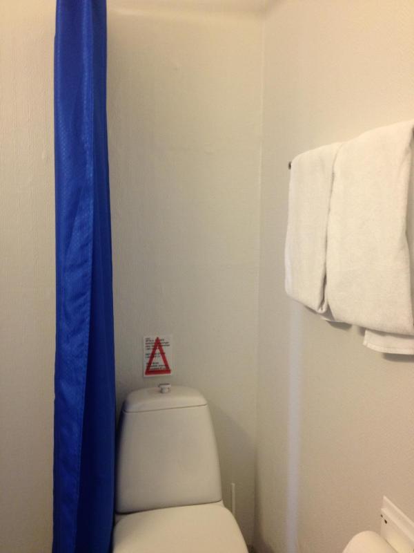 Small Economy Twin Room  image 4