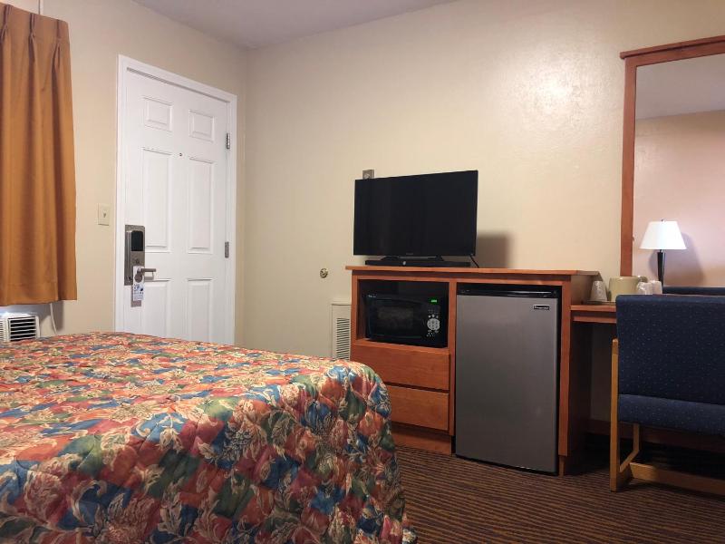 Standard Queen Room - Non-Smoking image 2