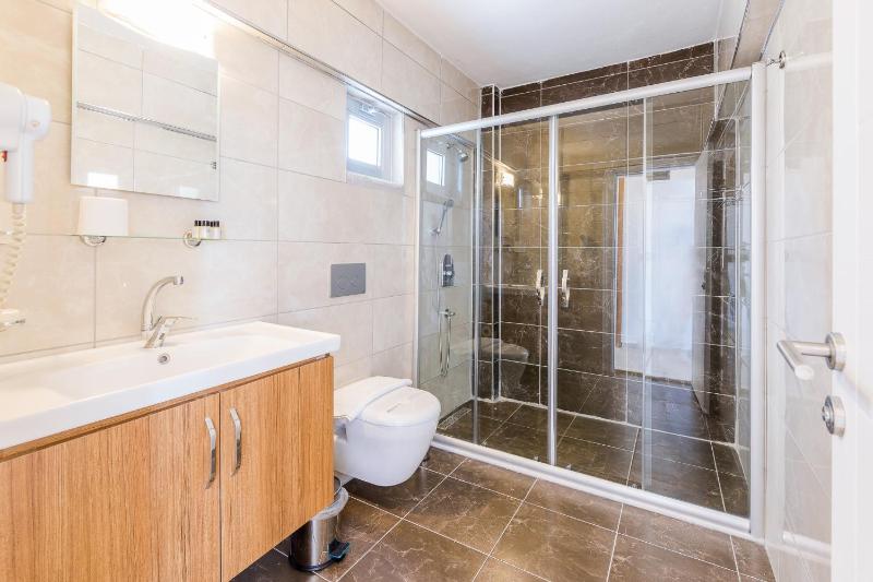 Junior Suite with Land View image 4