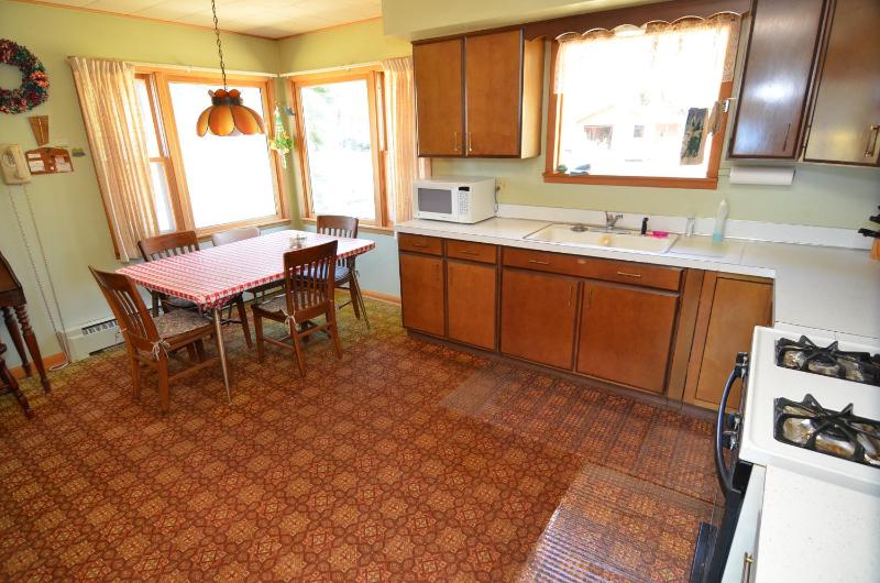 Two-Bedroom House image 4