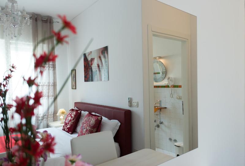 Deluxe Room image 2