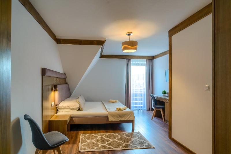 Double Room image 3