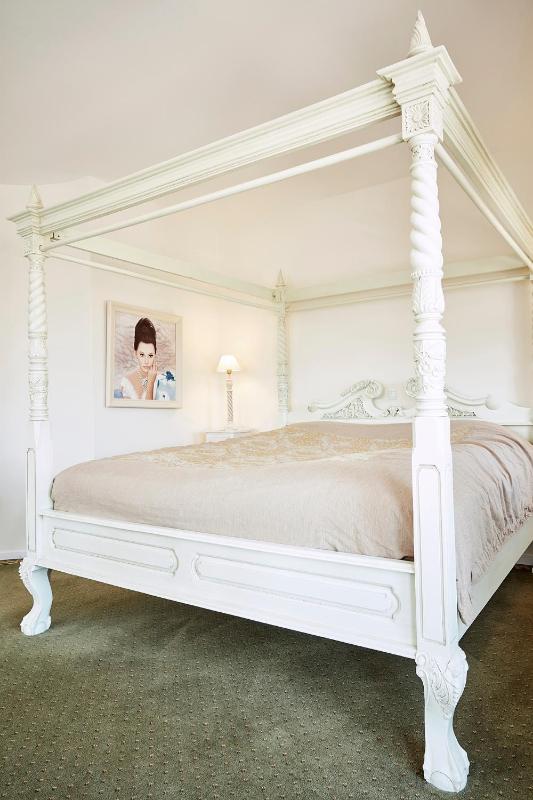 Luxury Suite image 2