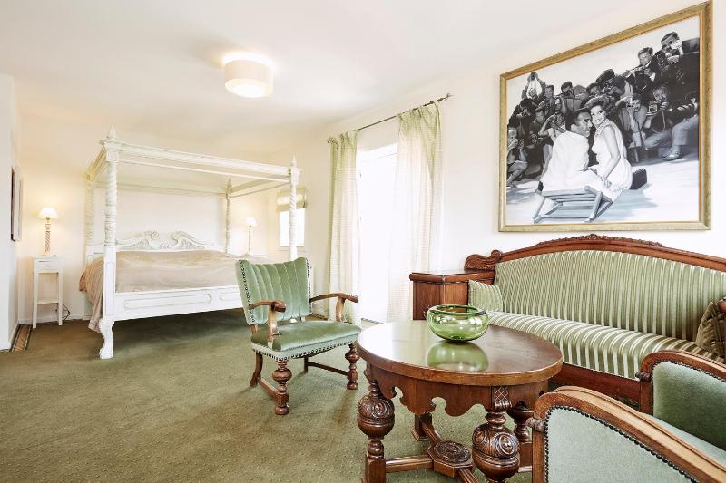 Luxury Suite image 4