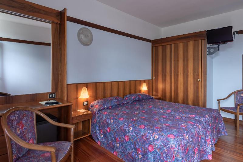 Economy Double or Twin Room image 3
