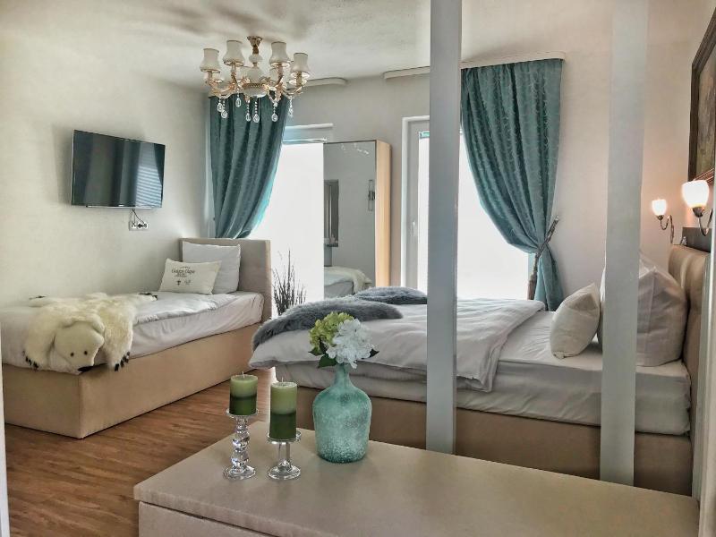 Golden GaPa Central Large Family Apartment 24 - image 3