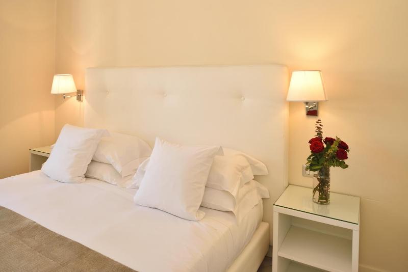 Standard Double Room image 3