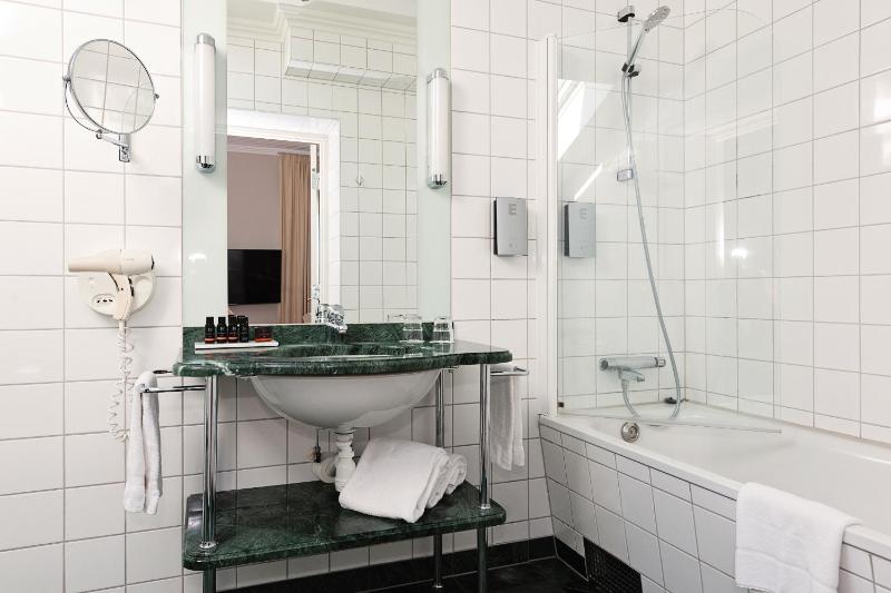 Junior Suite (2 Adults) image 2