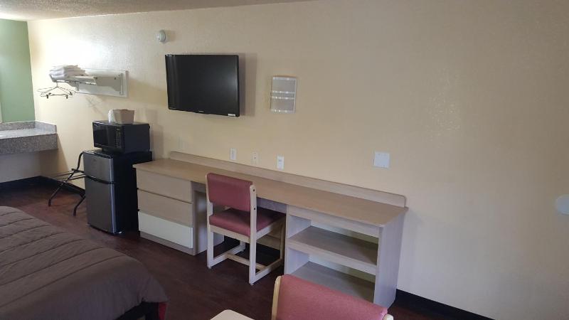 King Room - Non-Smoking image 3
