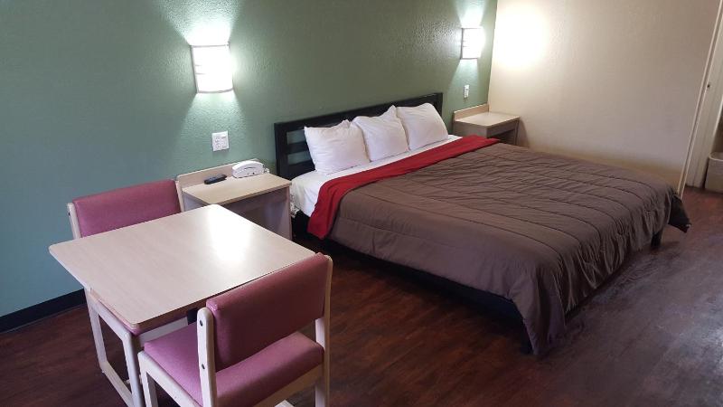 King Room - Non-Smoking image 2