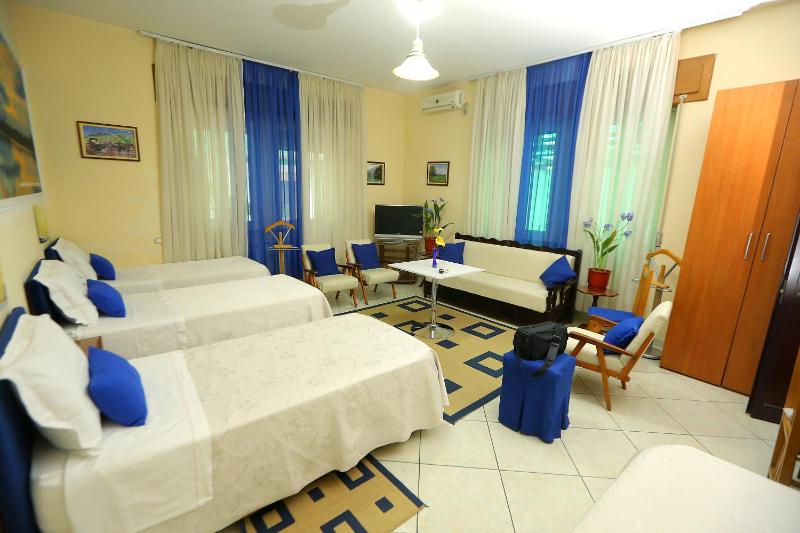 Quadruple Room image 3