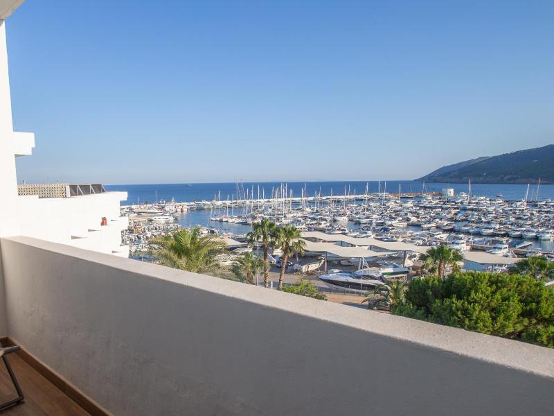 Deluxe Double Room Sea View with Terrace  image 1