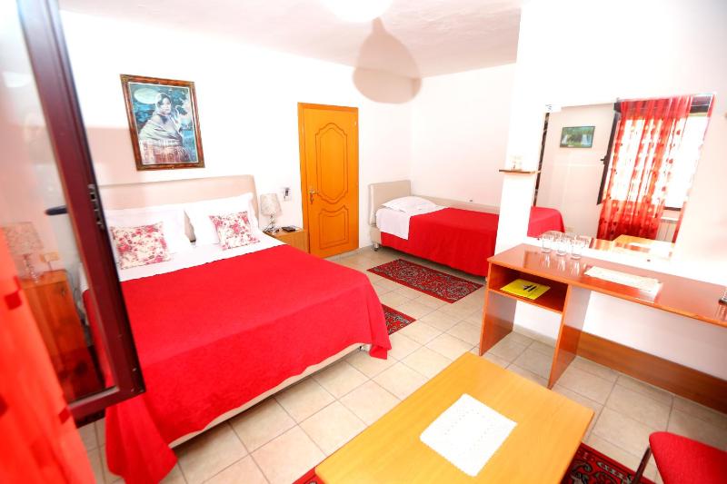 Triple Room image 3