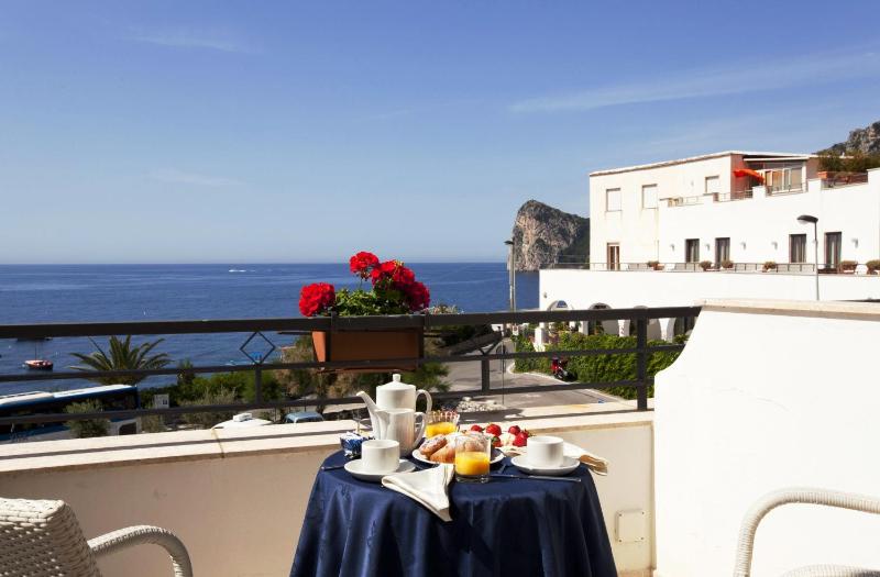 Junior Suite with Sea View image 2