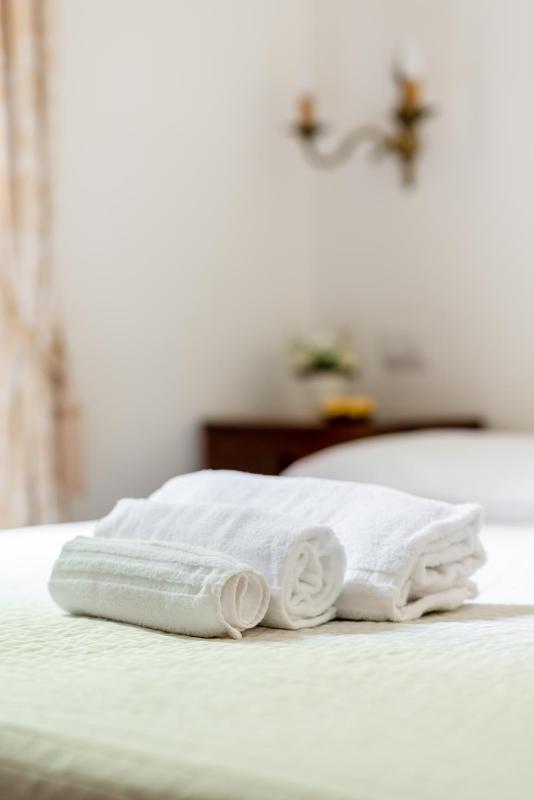 Economy Double Room with Private Bathroom image 3