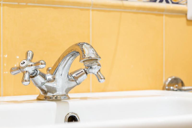 Economy Double Room with Private Bathroom image 4