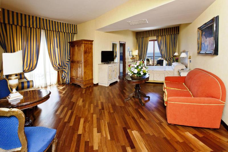 Junior Suite with Sea View image 4