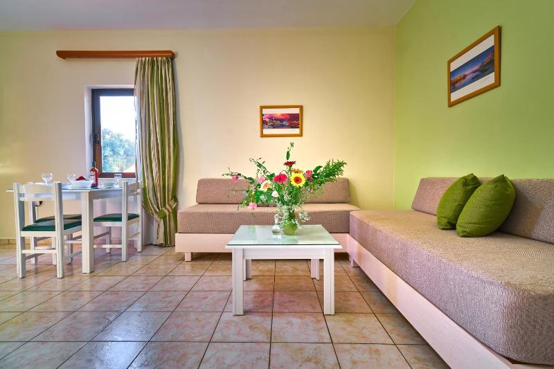 One-Bedroom Apartment with Garden View image 2