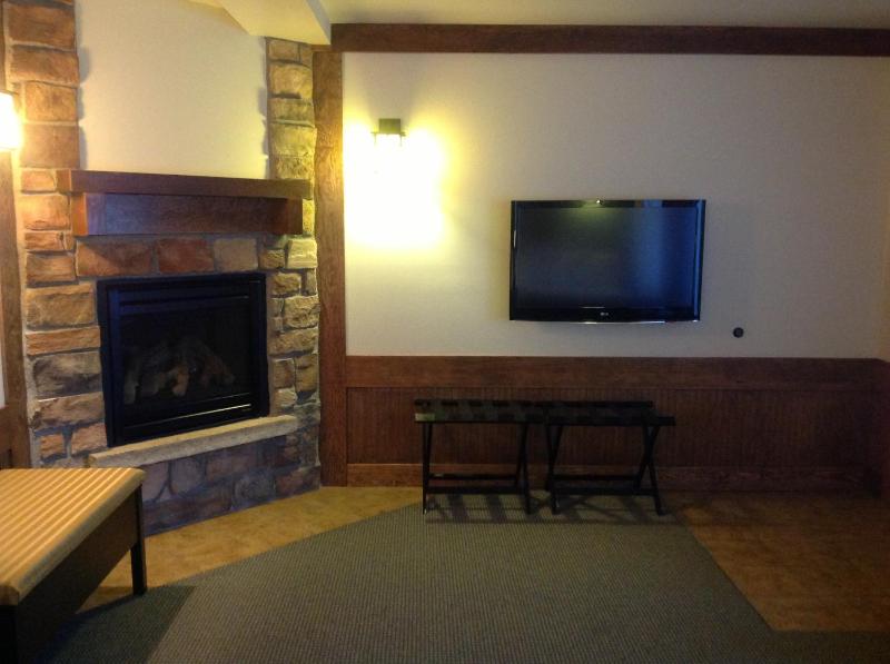 Standard King Room image 3