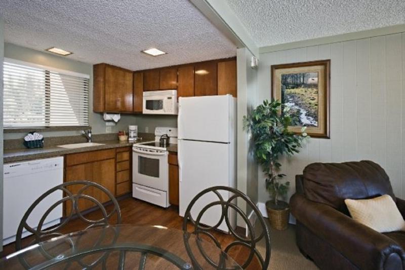 One-Bedroom Apartment image 4