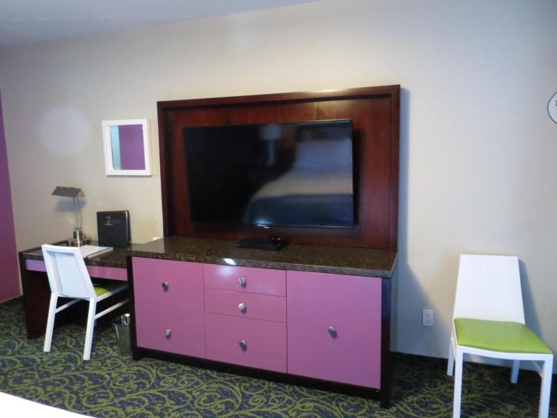 7 Springs Inn & Suites - image 8