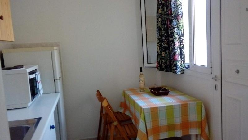 Yellow house - image 19