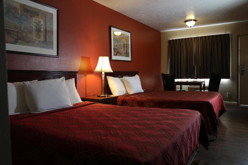 Queen Room with Two Queen Beds - Non-Smoking image 2