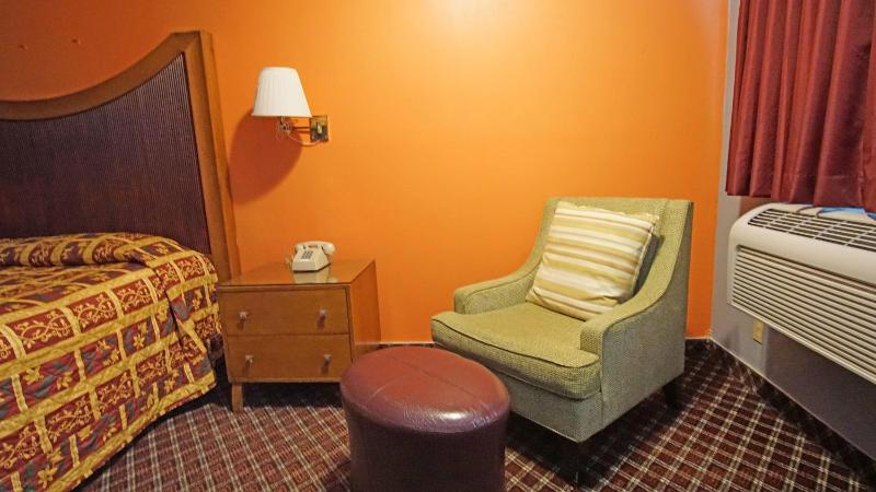 King Room- Non Smoking image 4