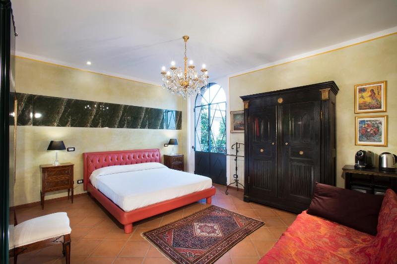 Large Double Room image 2