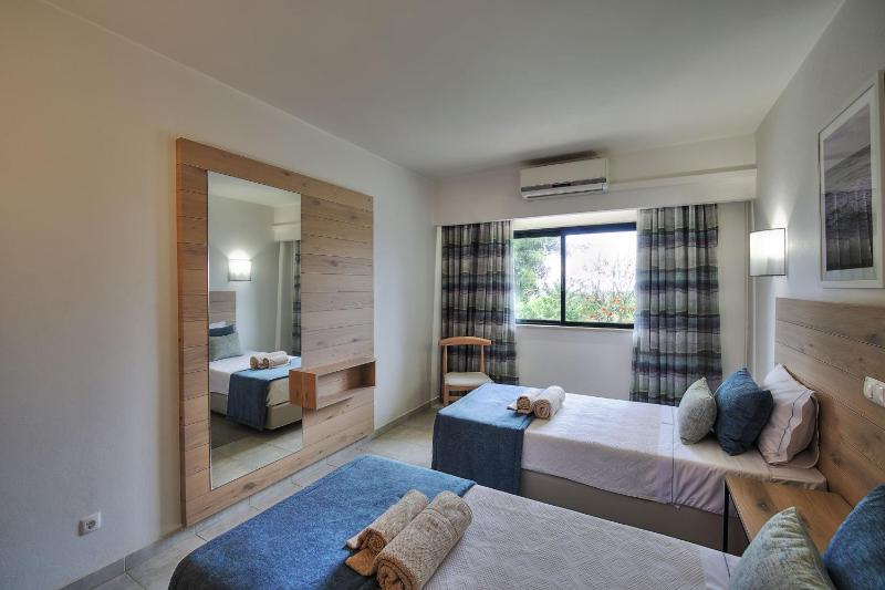 Superior One-Bedroom Apartment image 2