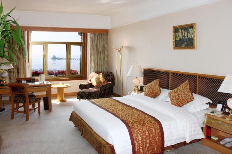 Qingdao Oceanwide Elite Hotel - image 42