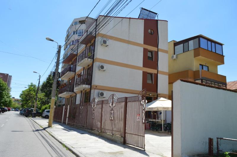 Garsoniere Victor Seaview Aer Conditionat- Bucatarie-Primim Carduri Vacanta-Pet Friendly la 3 minute de Plaja Reyna-Zoom Beach - image 7