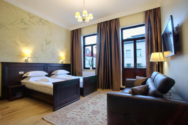 Deluxe Double or Twin Room image 3