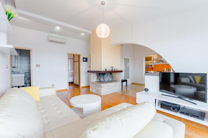 Three Bedroom Apartment with Balcony and Sea View image 1
