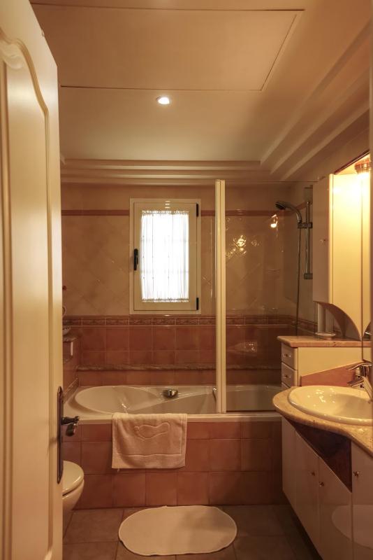 Double Room with Sea View image 4