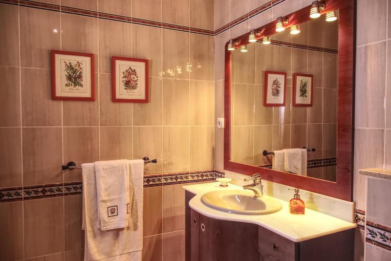Double Room with Sea View image 4