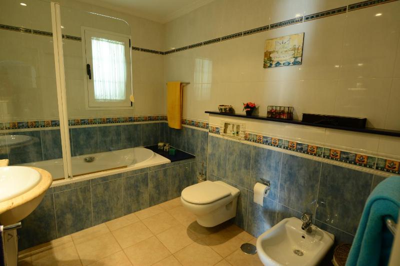 Family Room with Shared Bathroom image 2
