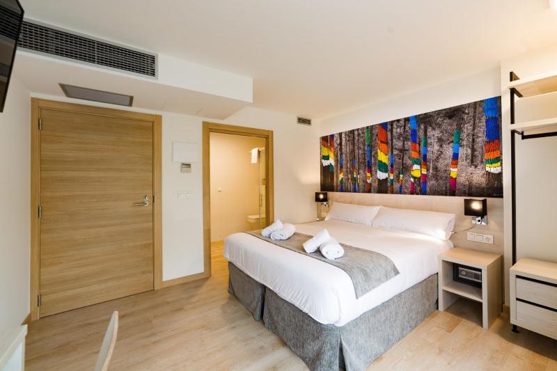 Superior Double or Twin Room with City View image 3