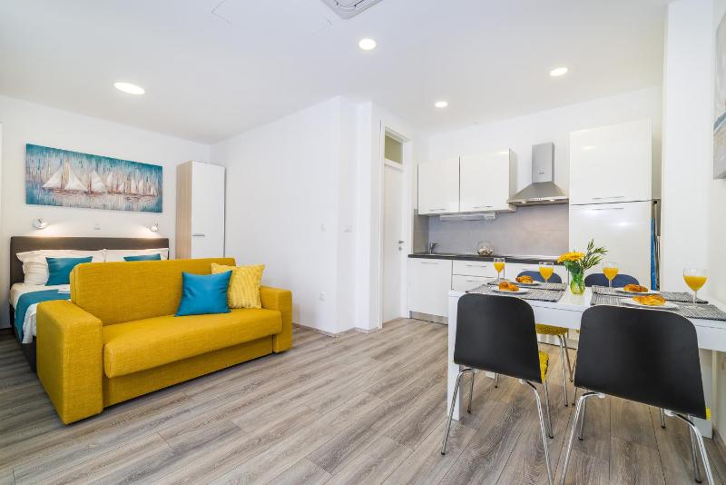 Studio Apartment image 3