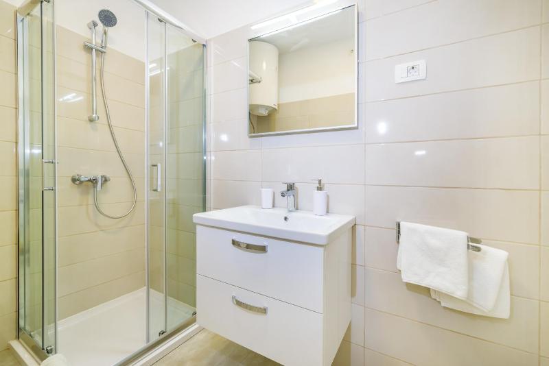 Studio Apartment image 4
