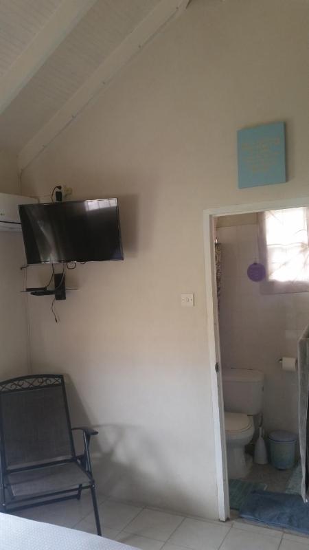 Spacious Colonial - image 9